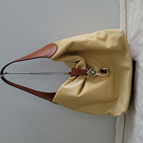 Dooney & Bourke Handbags - Dooney & bourke nylon hobo no accessories
